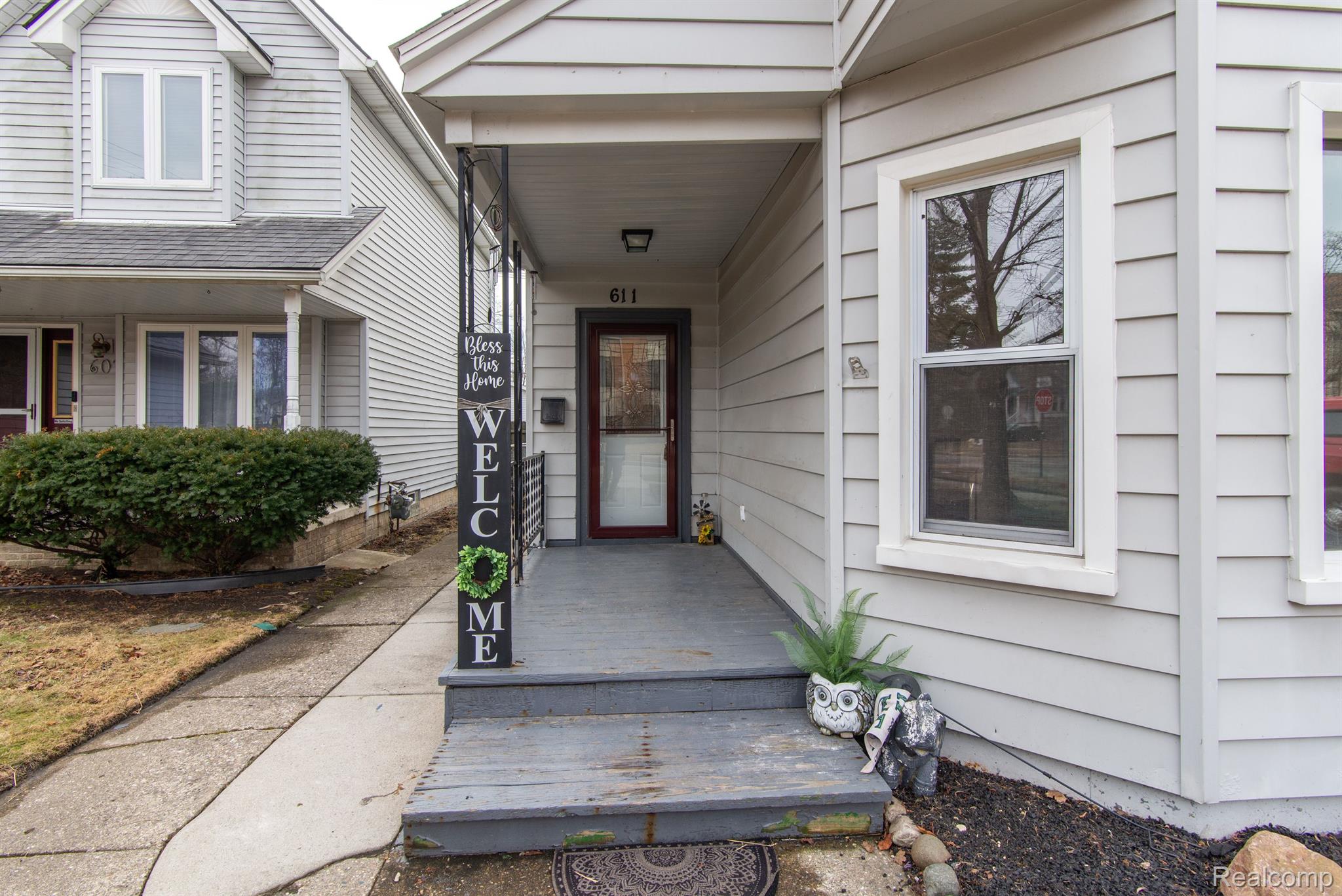 611 PLUM ST