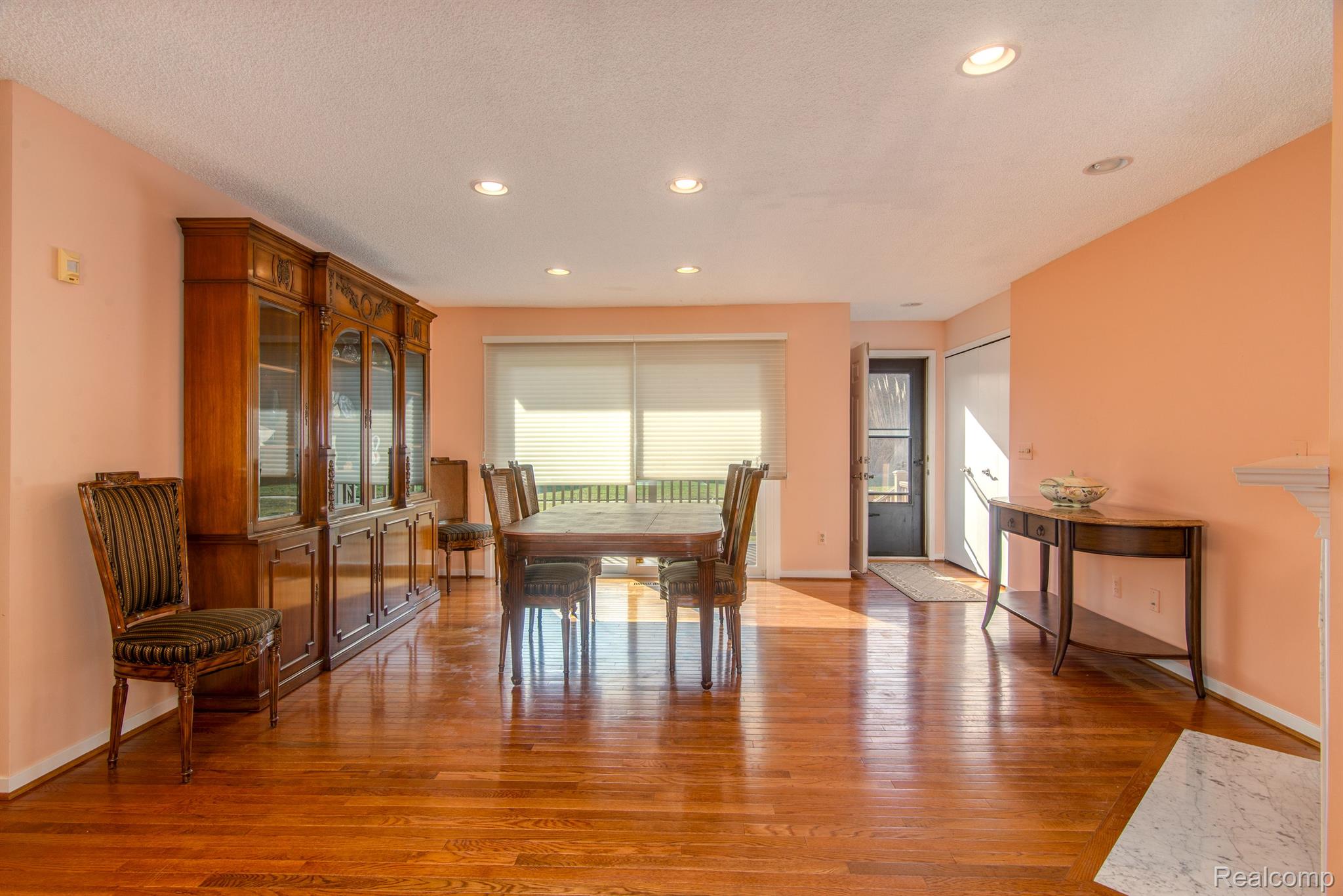 7075 ELMHURST
