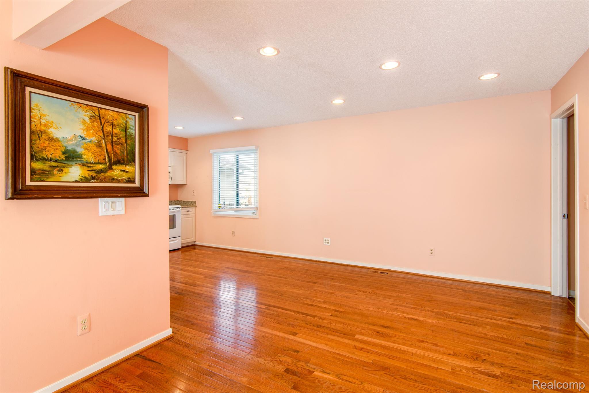7075 ELMHURST