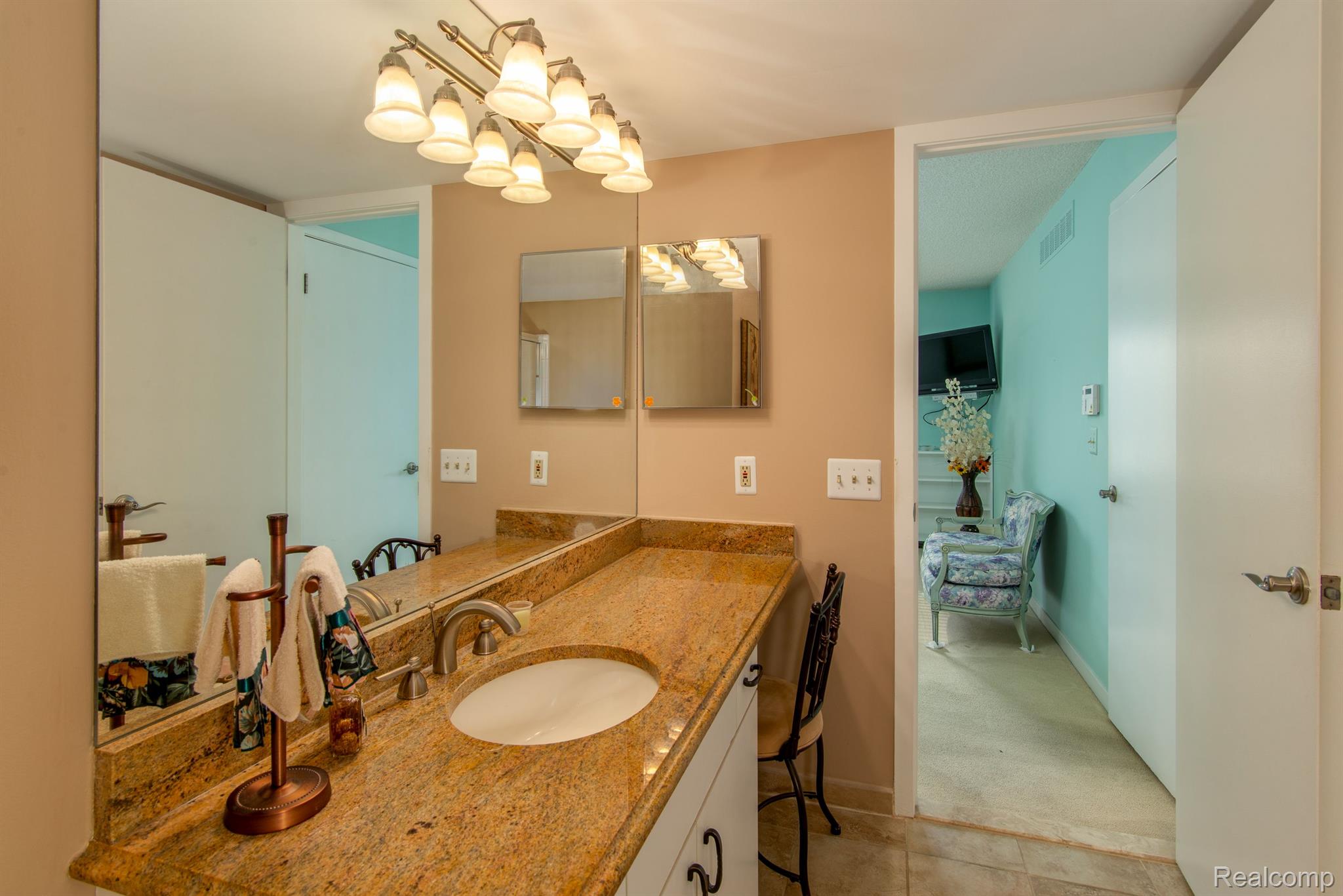 7075 ELMHURST