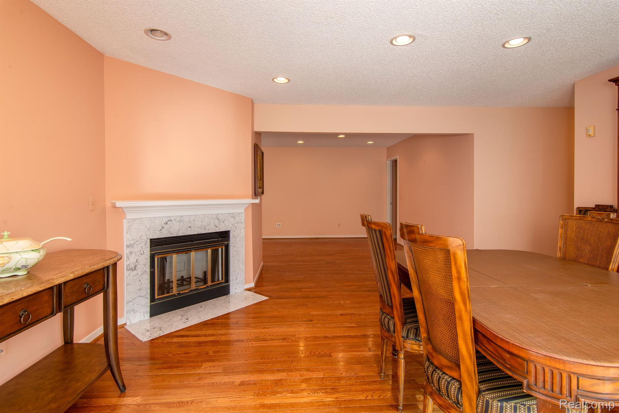 7075 ELMHURST