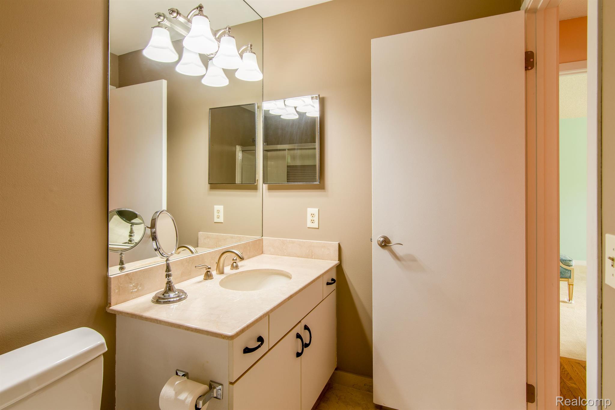 7075 ELMHURST