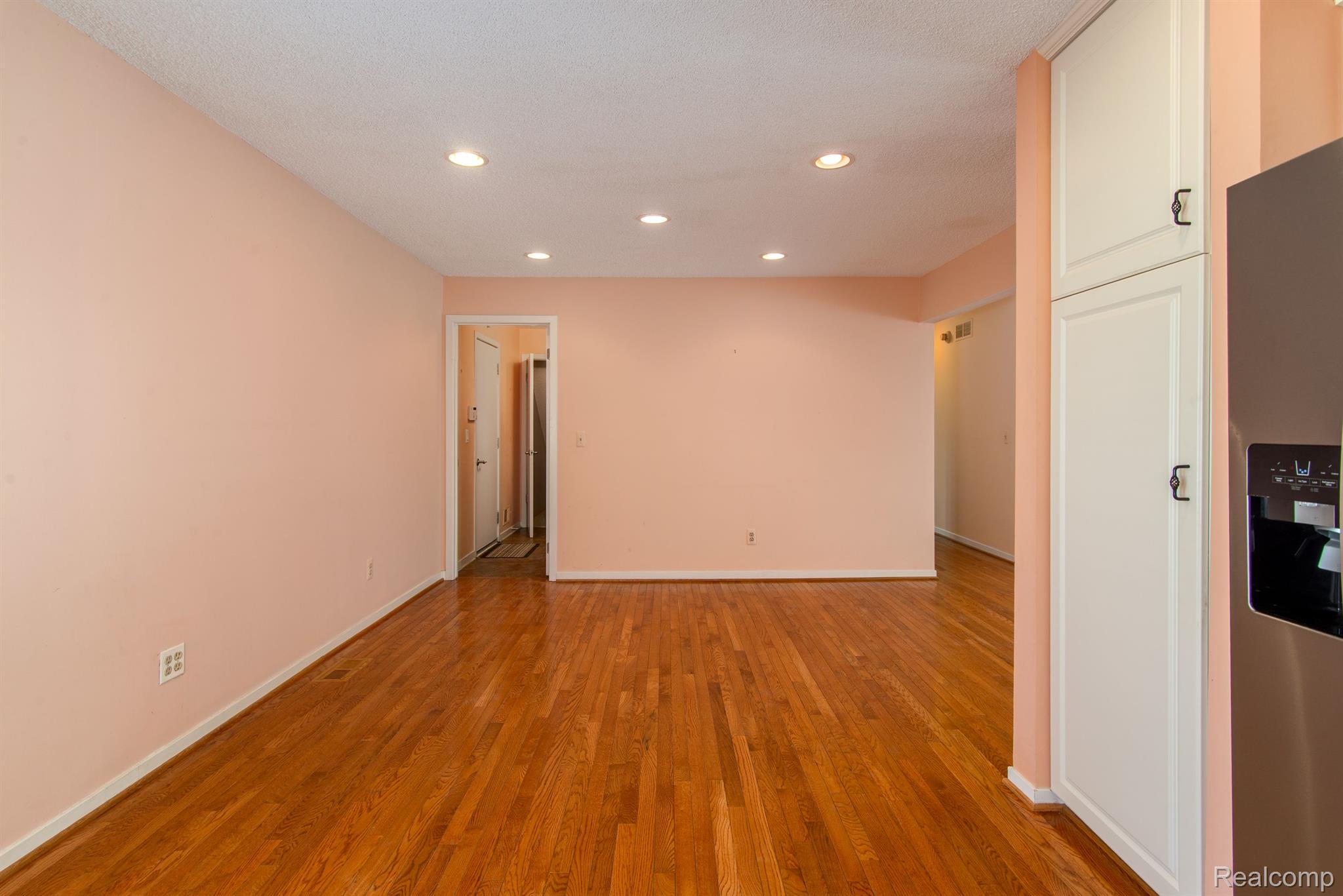 7075 ELMHURST