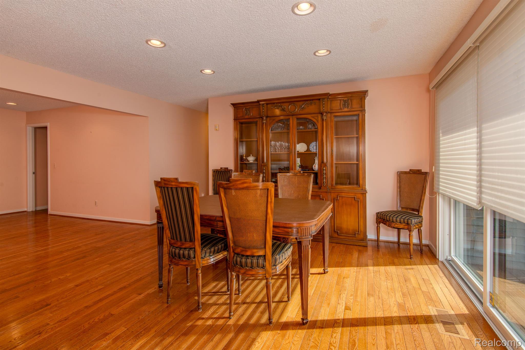 7075 ELMHURST