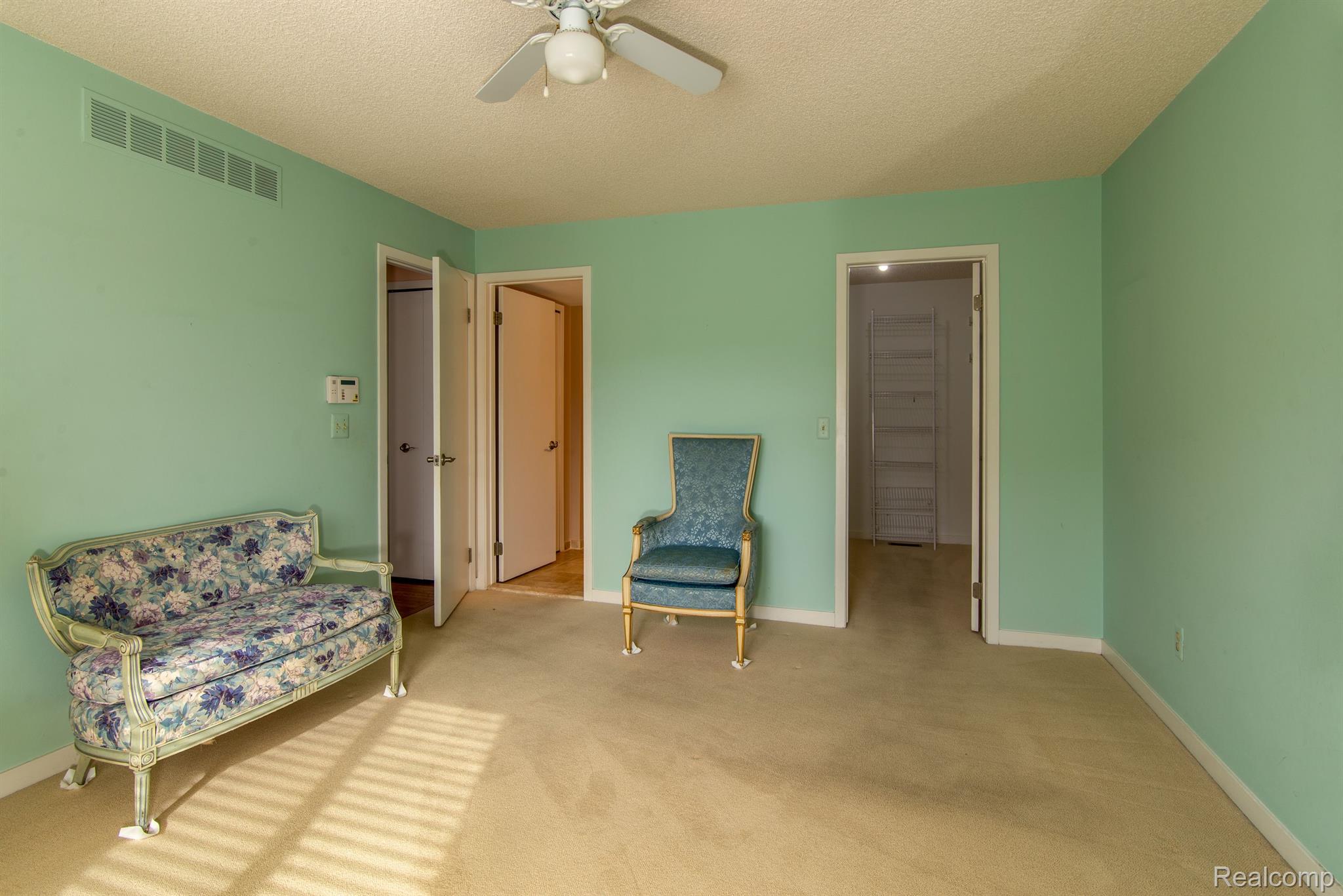 7075 ELMHURST