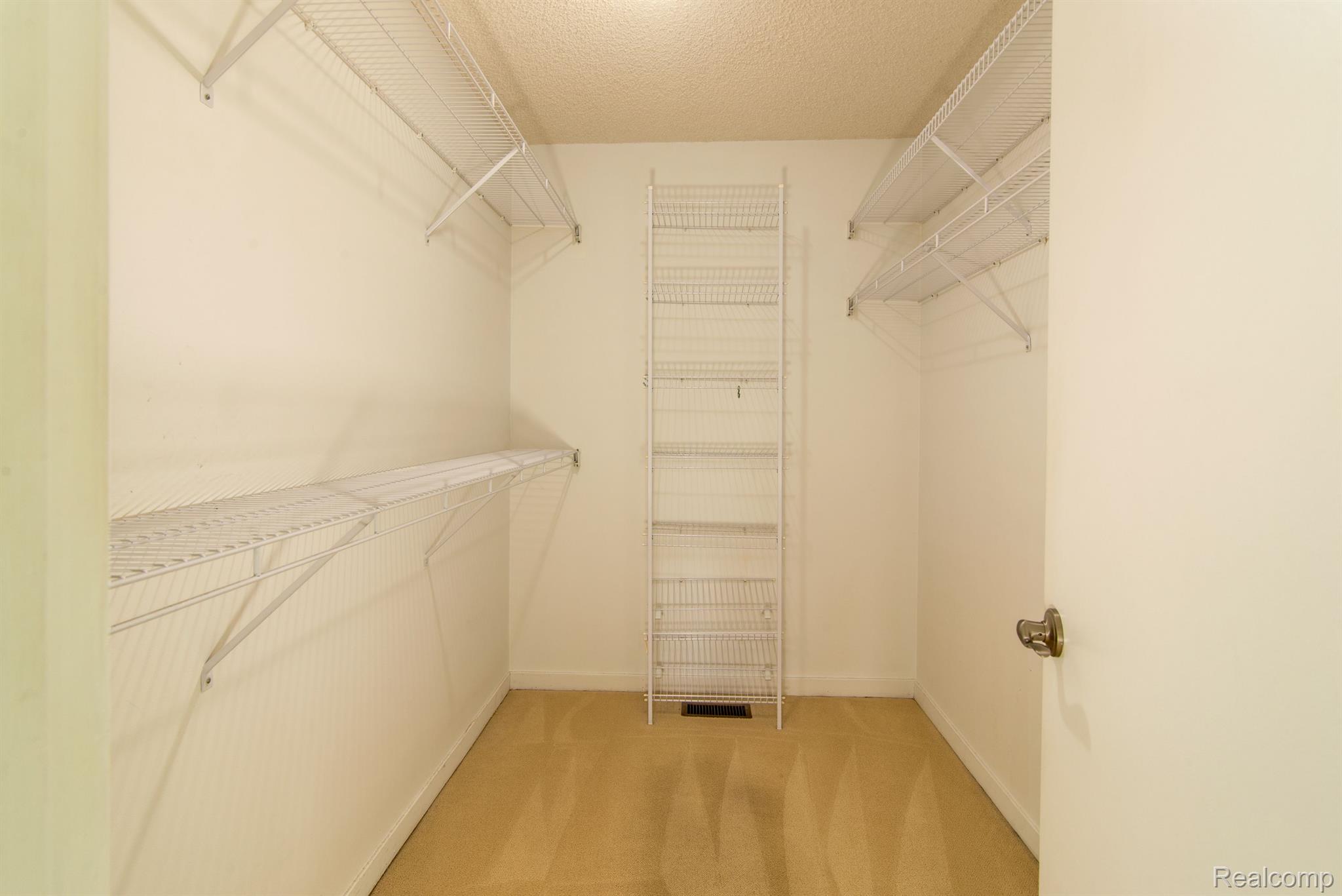 7075 ELMHURST