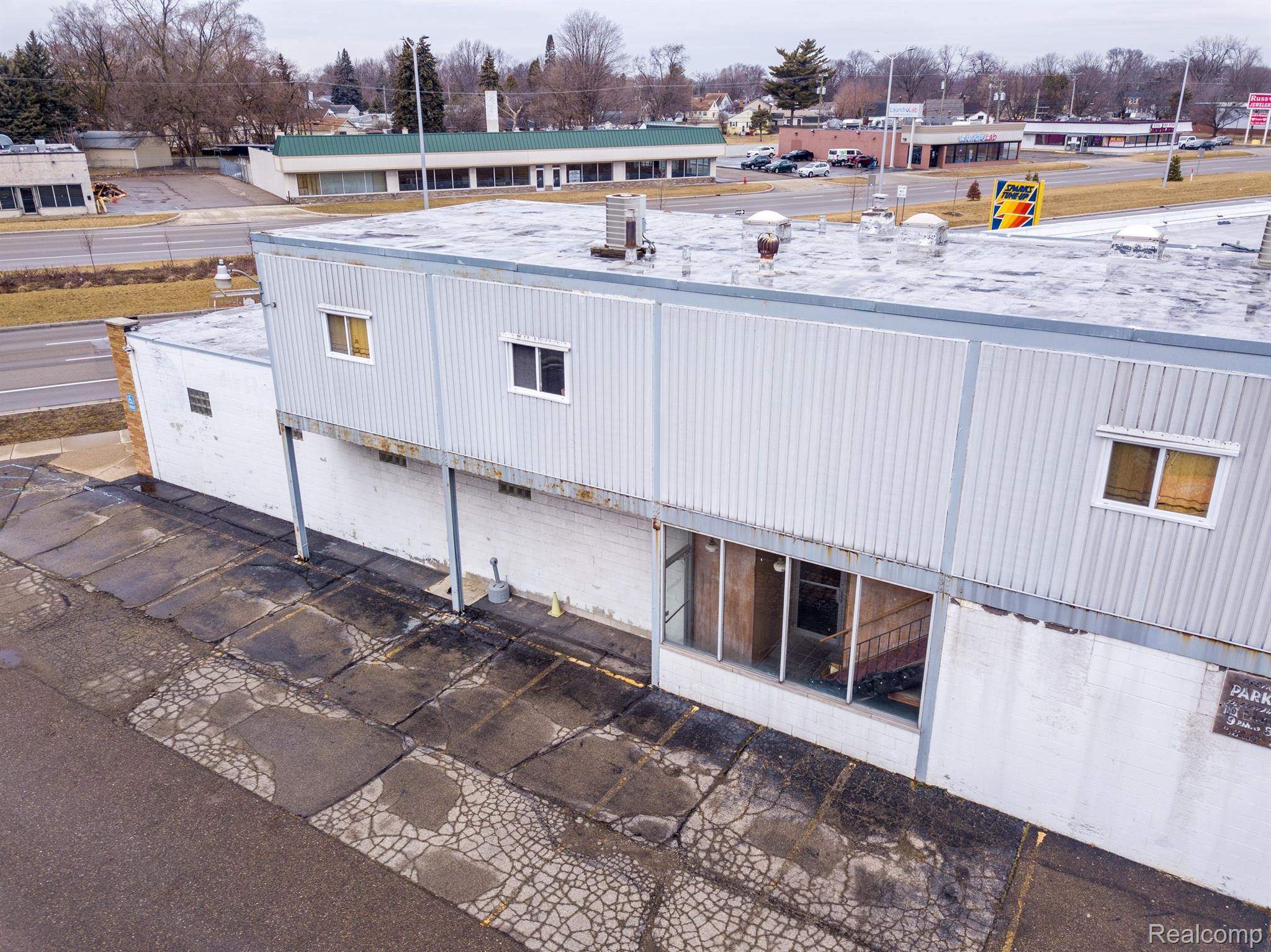 28640 GRATIOT AVE