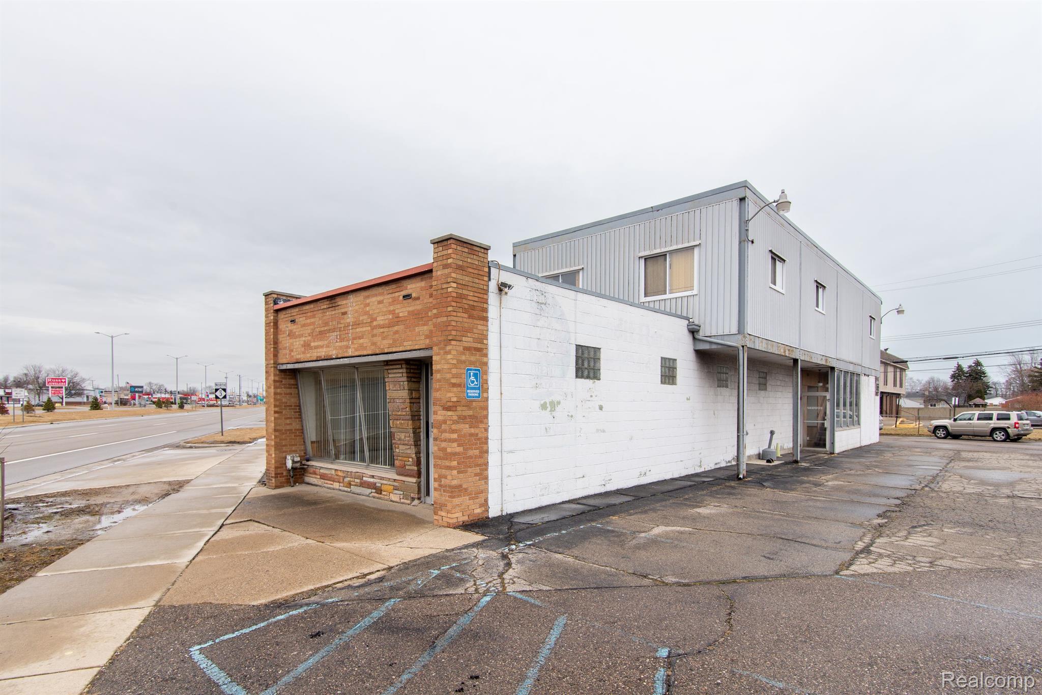 28640 GRATIOT AVE