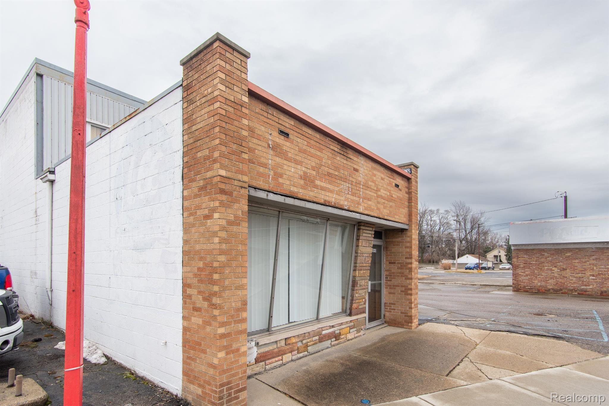 28640 GRATIOT AVE