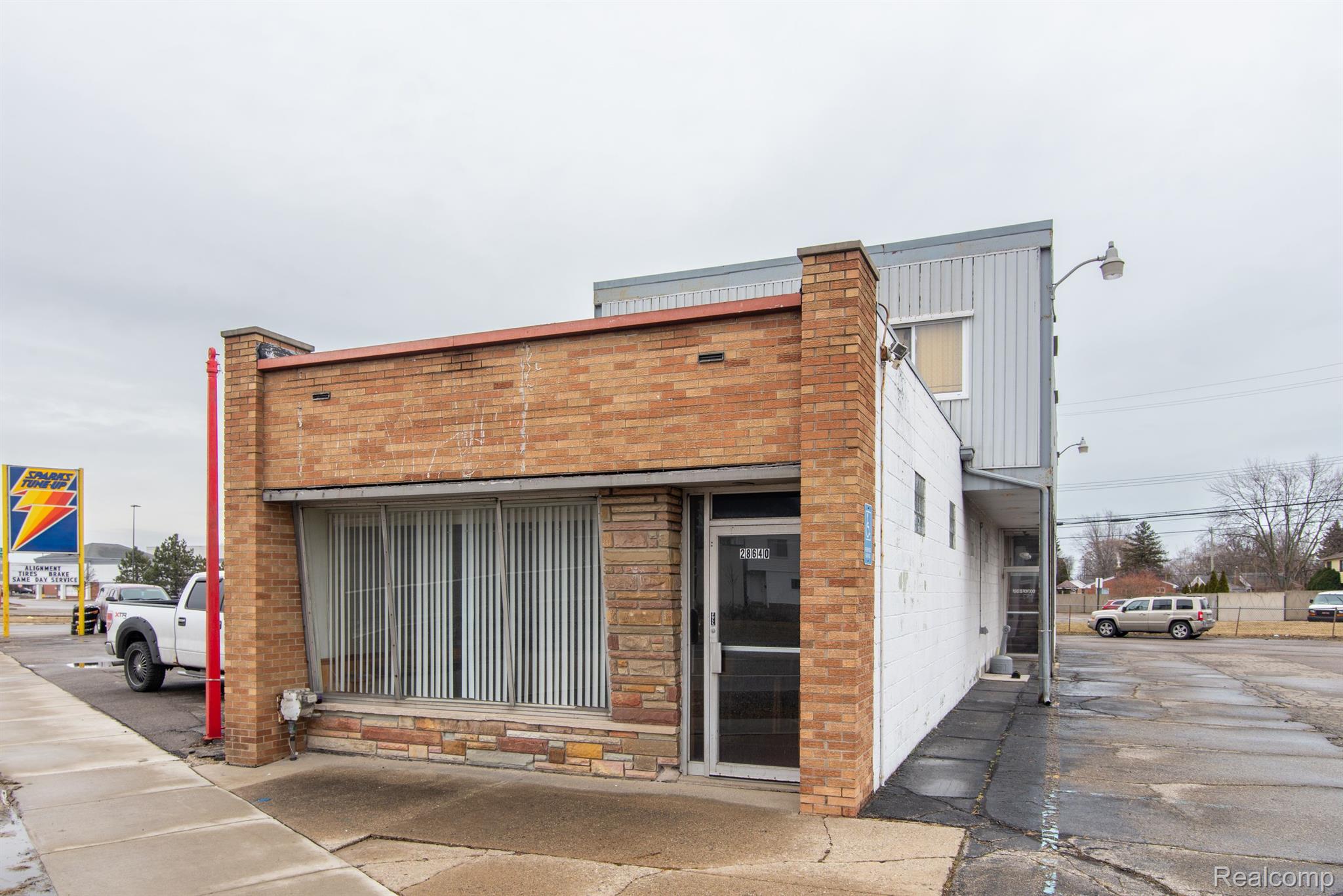 28640 GRATIOT AVE