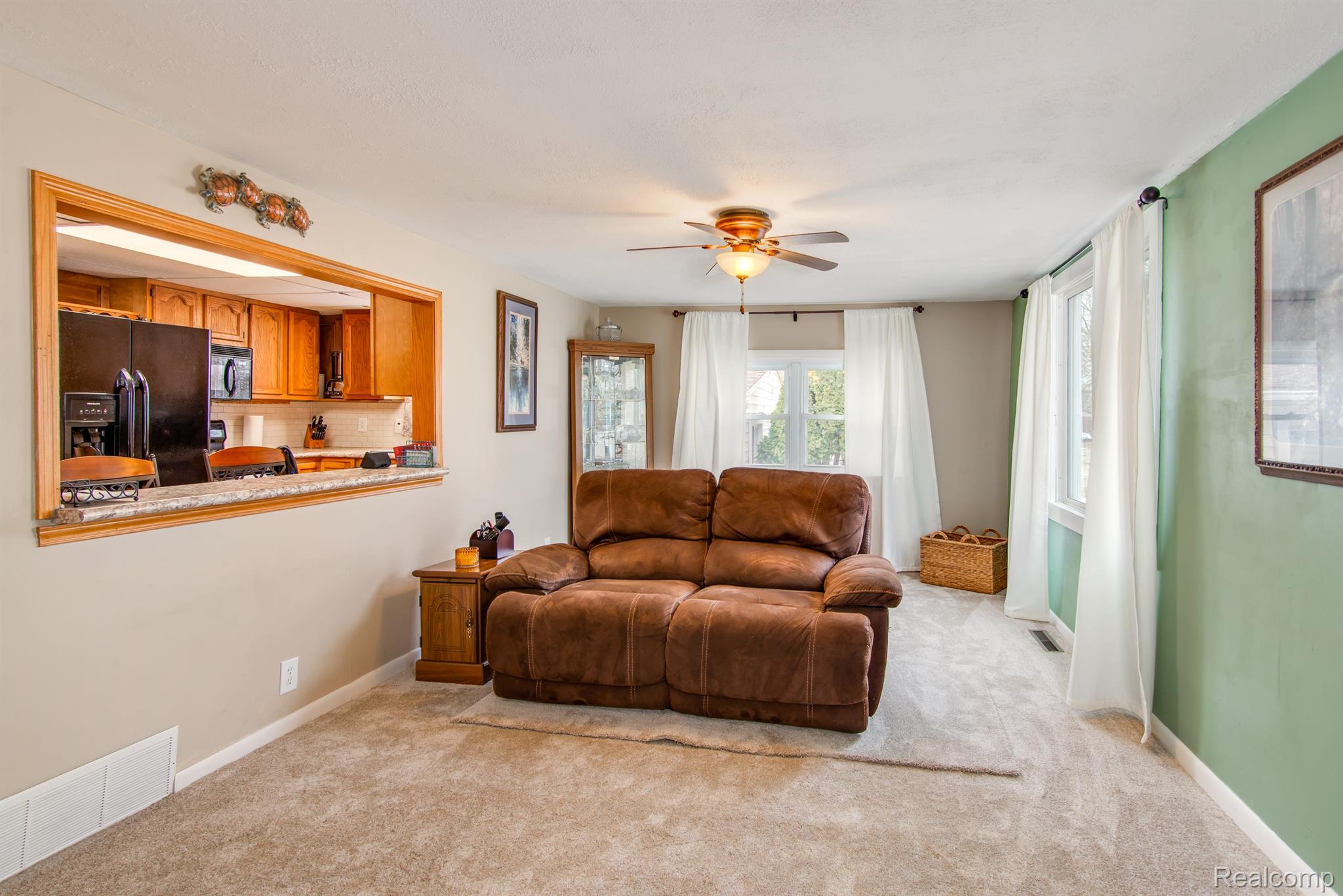 861 S LAKESIDE DR