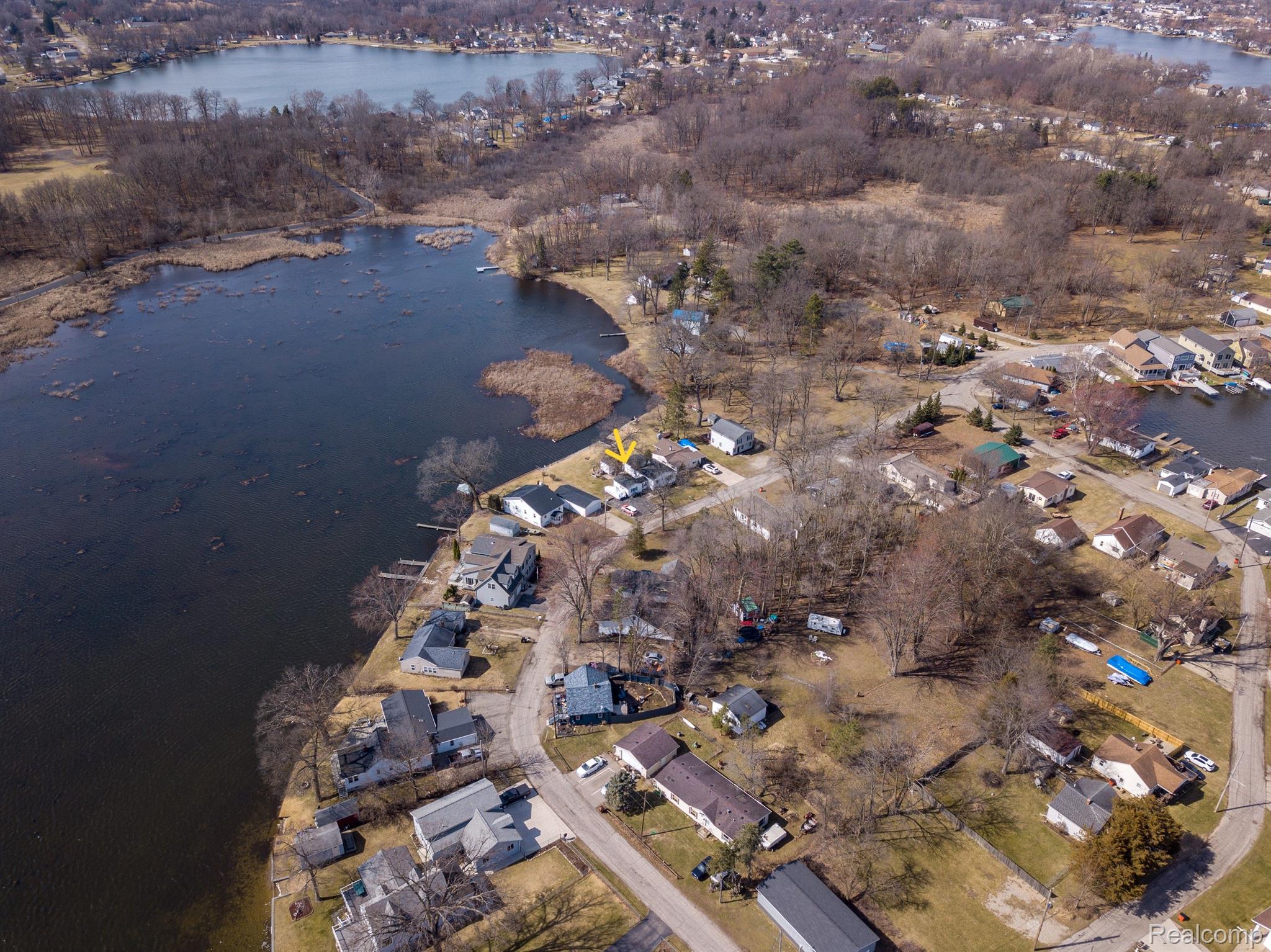 861 S LAKESIDE DR