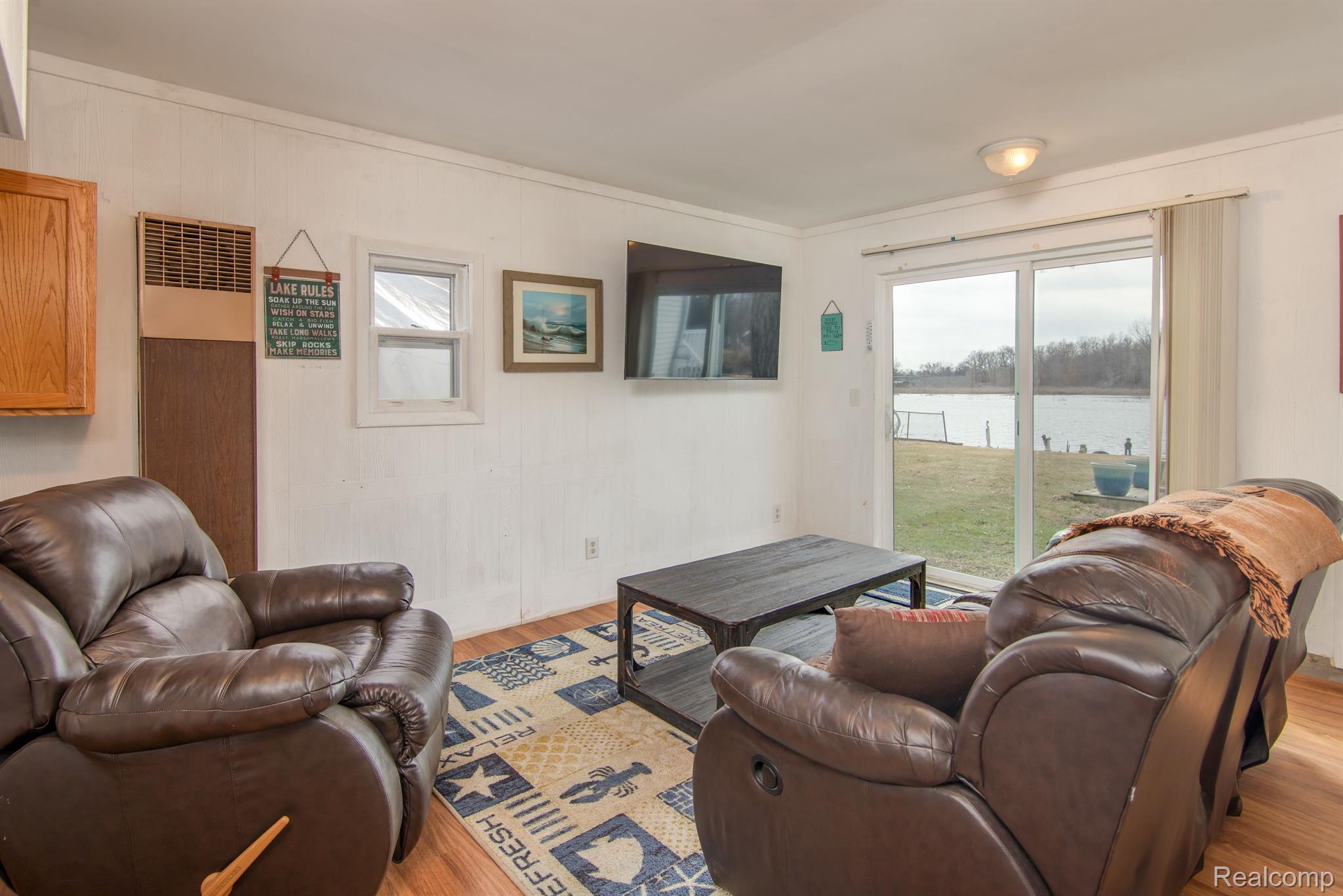 861 S LAKESIDE DR