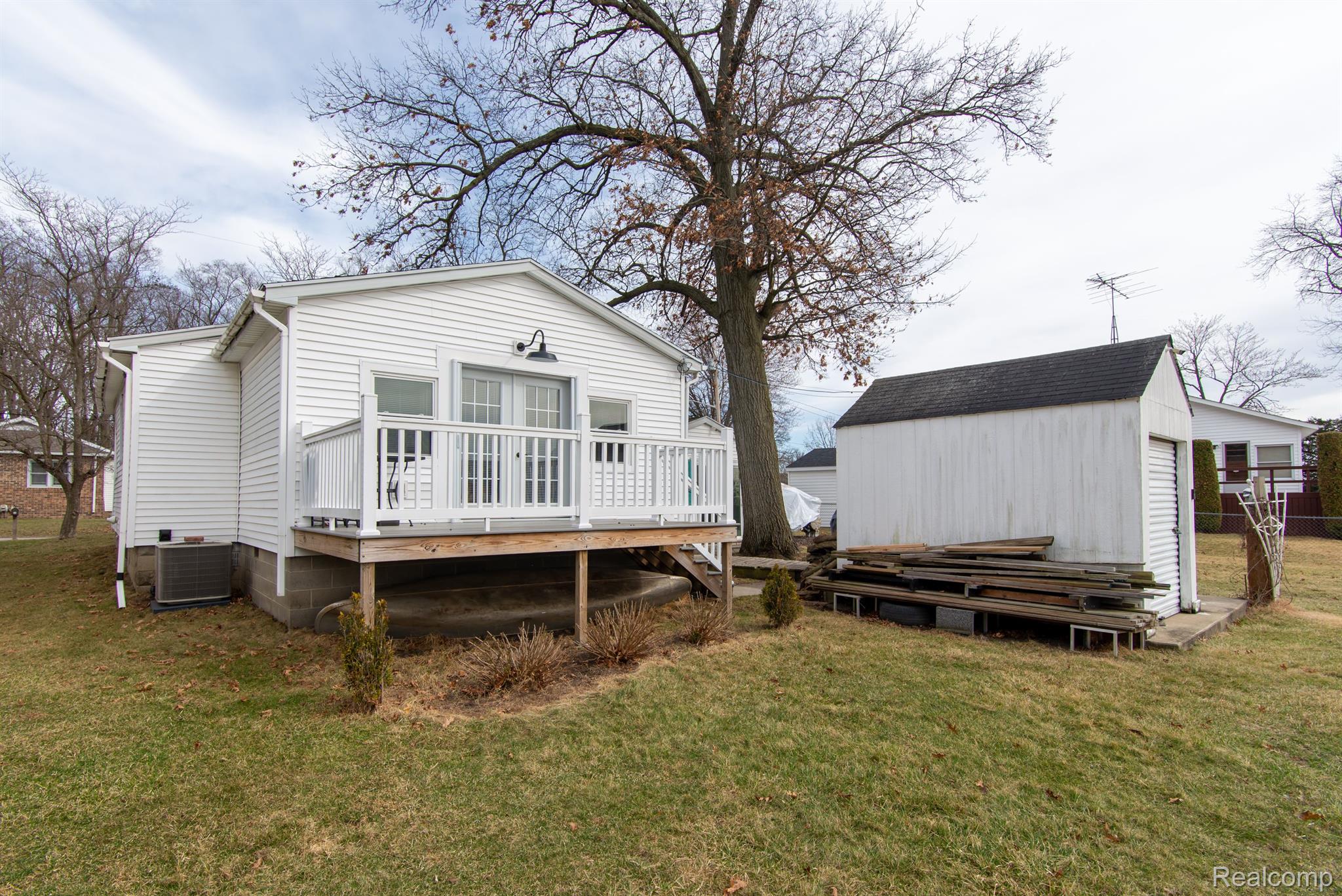 861 S LAKESIDE DR