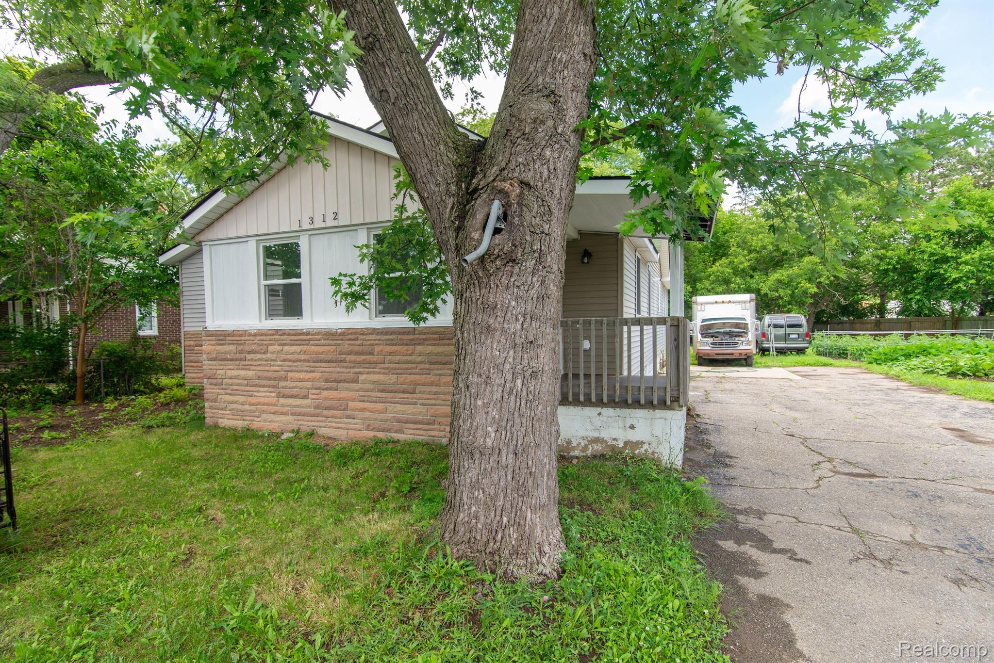 1312 EARLMOOR BLVD