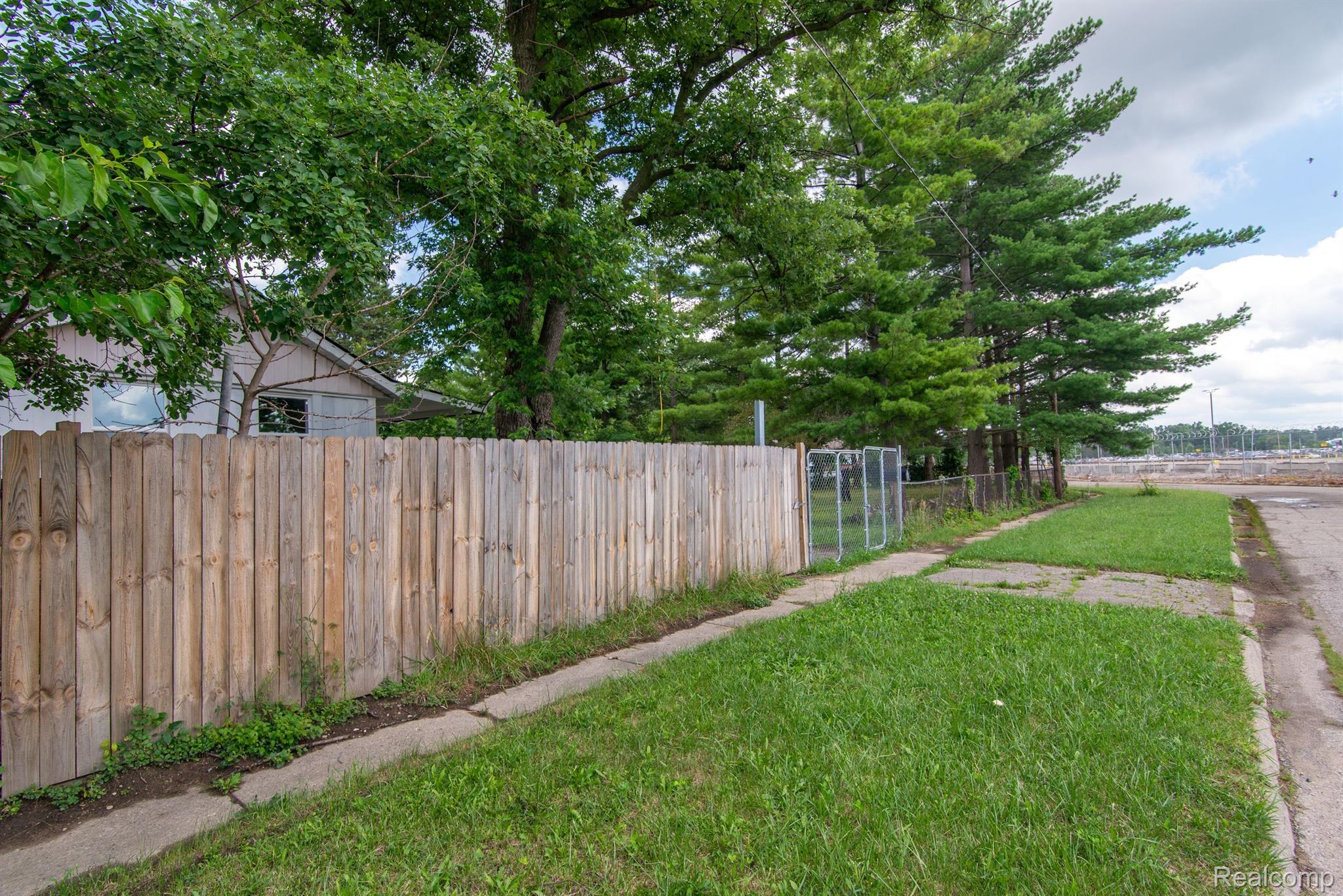 1312 EARLMOOR BLVD