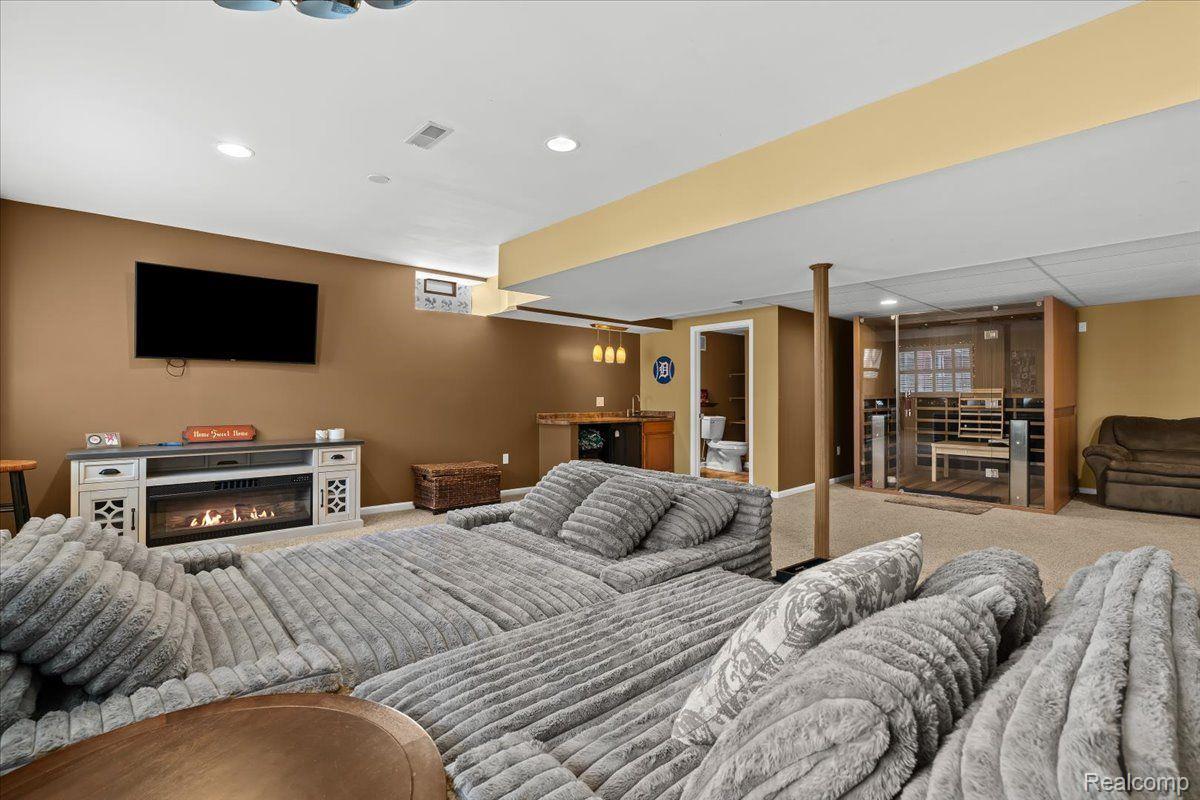 17020 CARRIAGE WAY