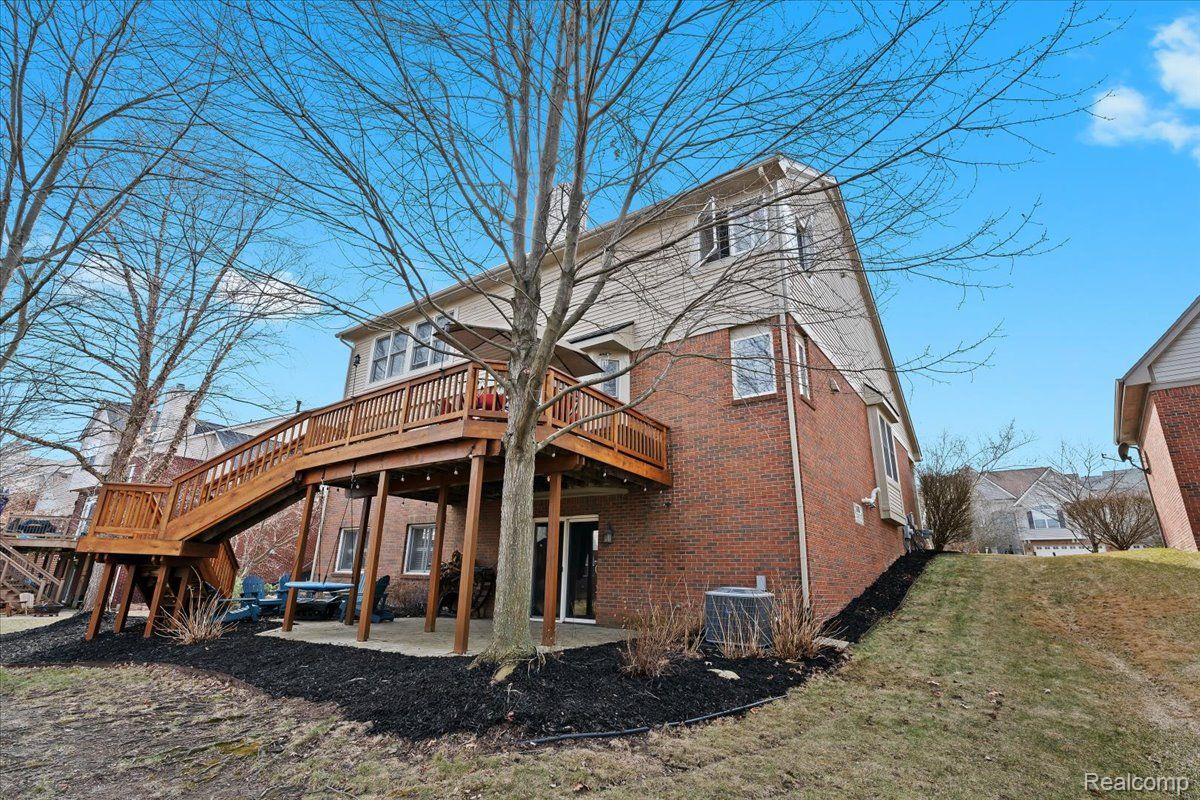 17020 CARRIAGE WAY