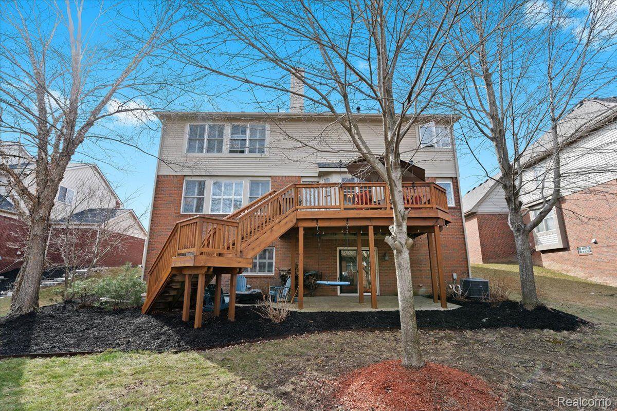 17020 CARRIAGE WAY