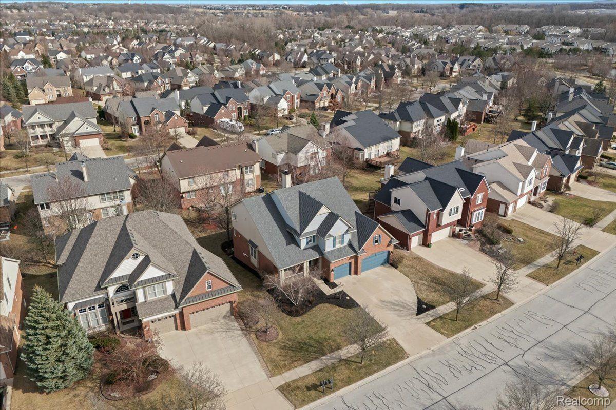 17020 CARRIAGE WAY
