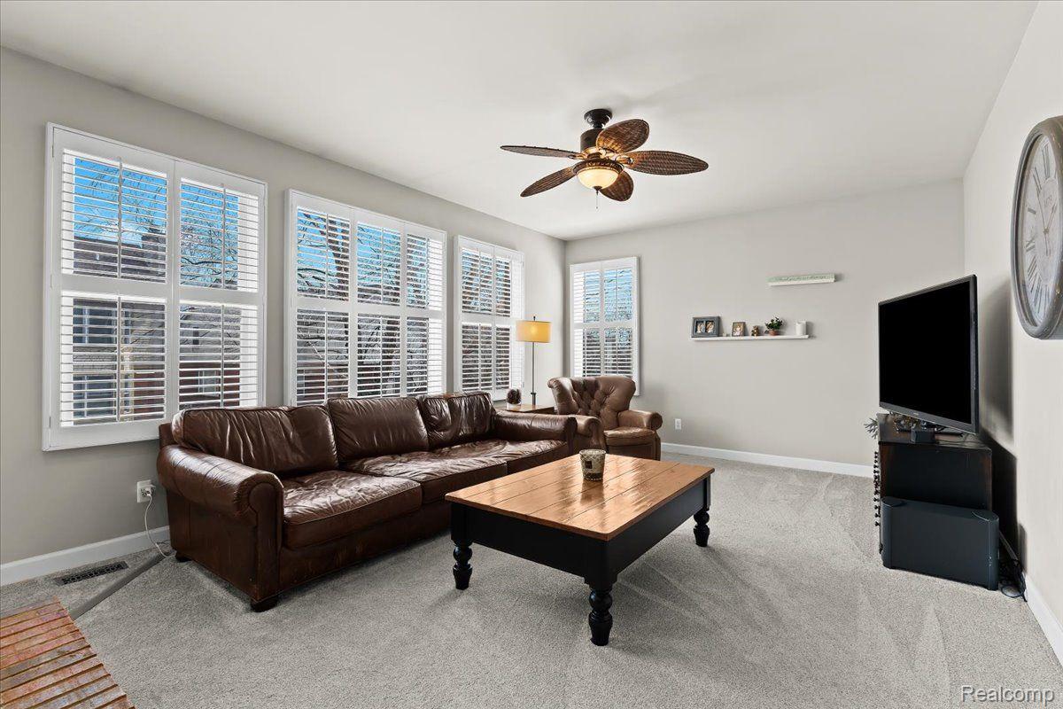 17020 CARRIAGE WAY