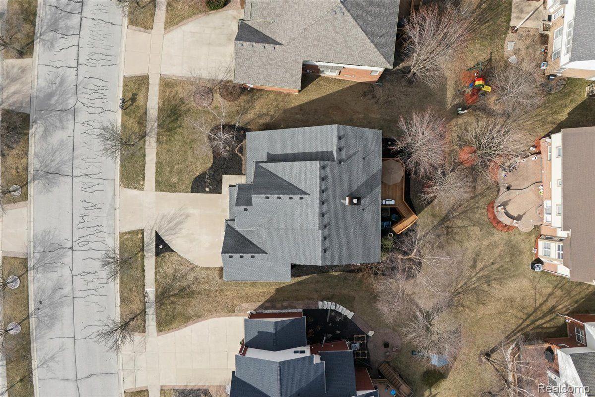 17020 CARRIAGE WAY