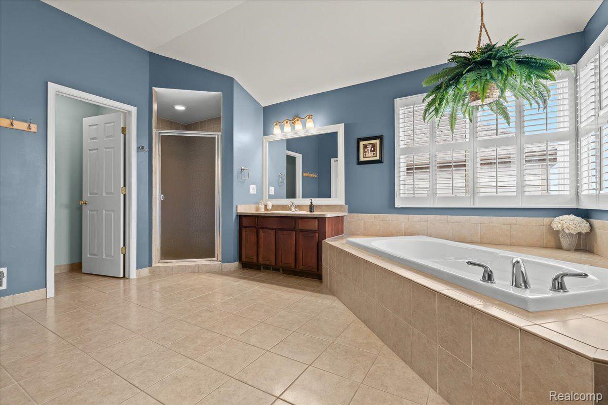 17020 CARRIAGE WAY