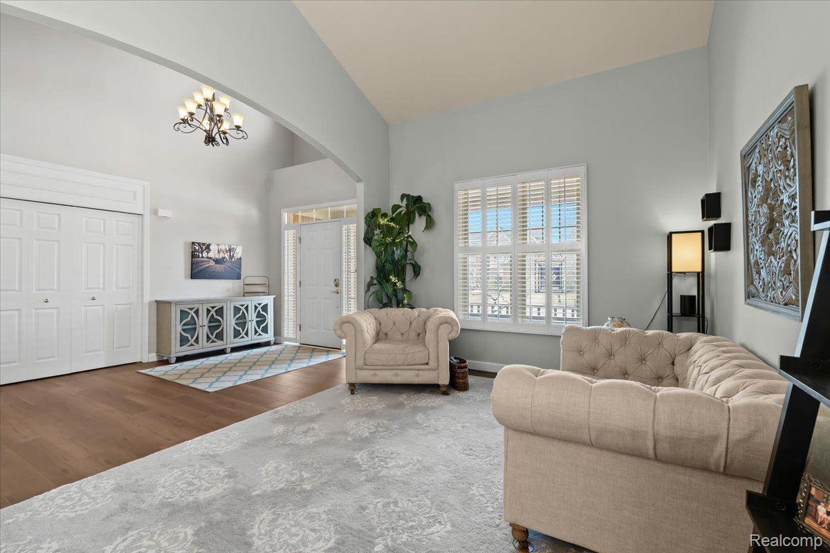 17020 CARRIAGE WAY