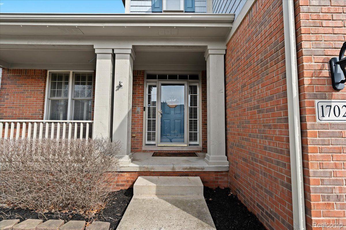 17020 CARRIAGE WAY