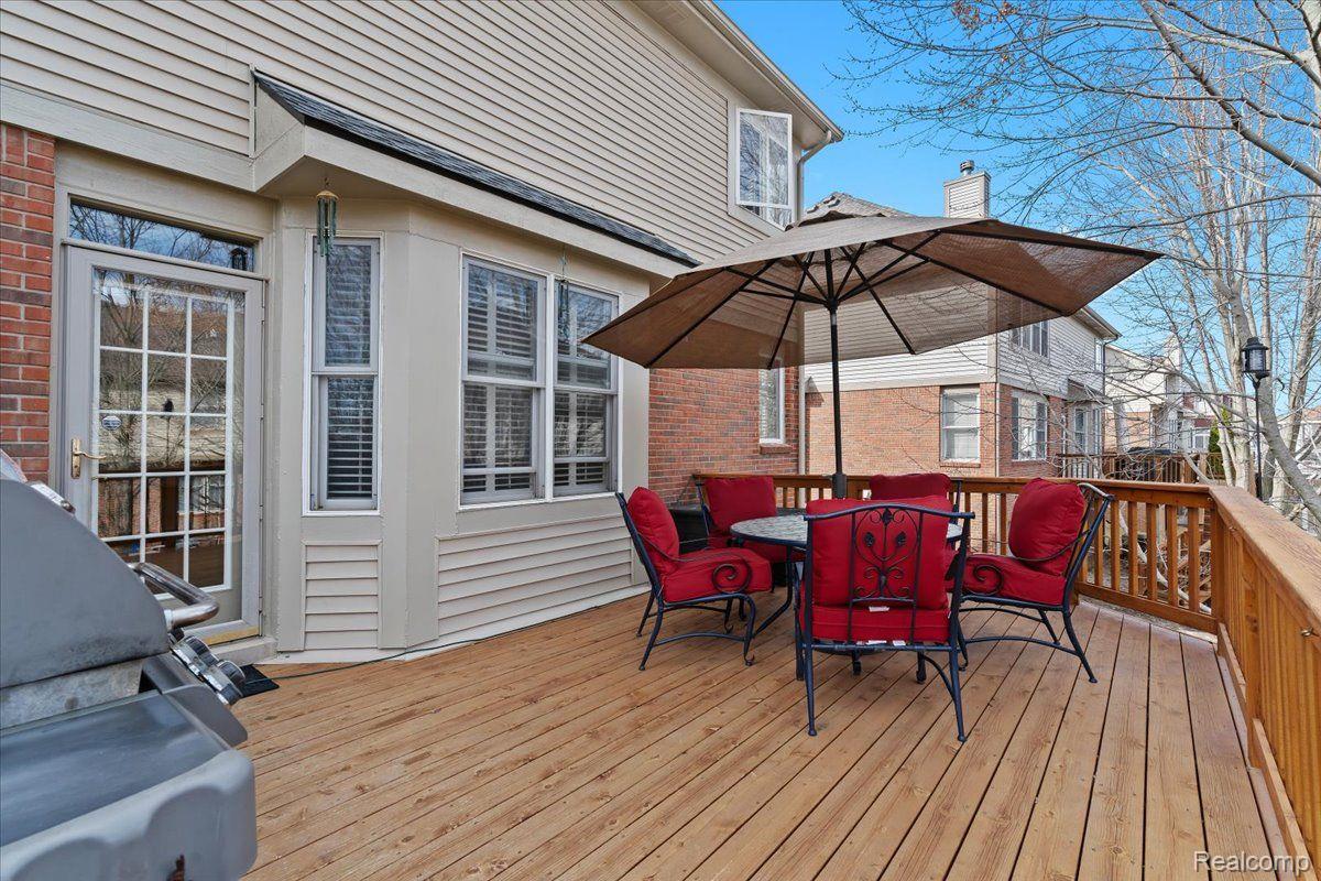 17020 CARRIAGE WAY