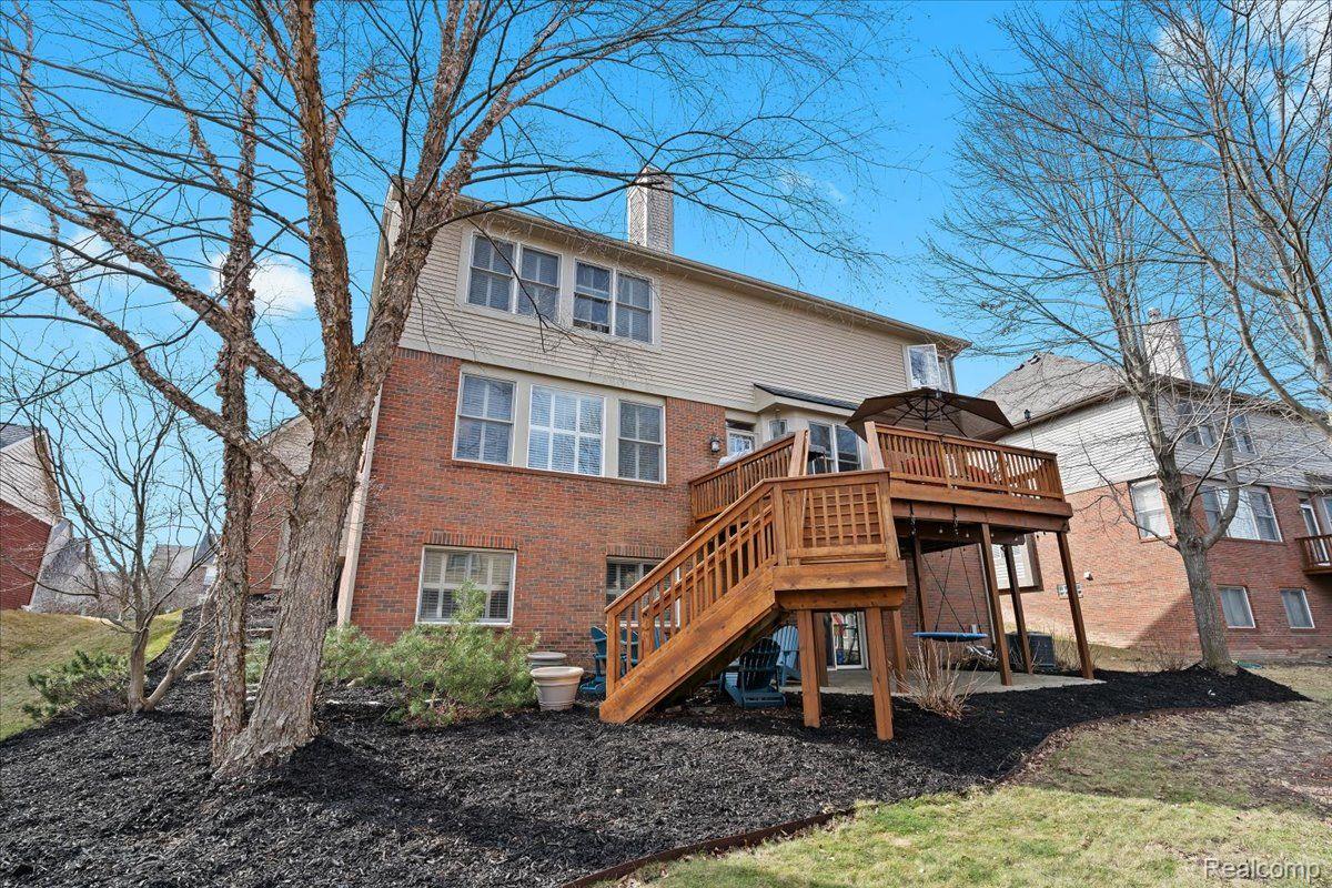 17020 CARRIAGE WAY