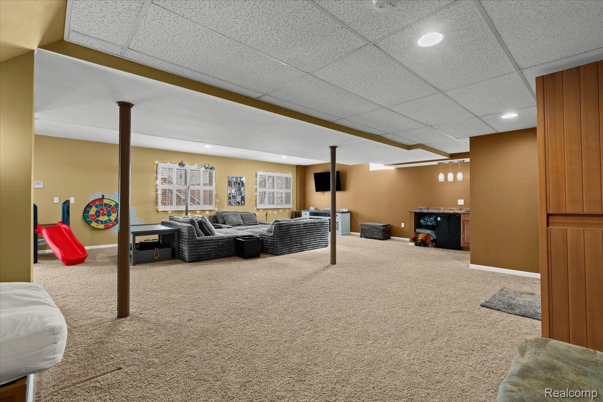 17020 CARRIAGE WAY