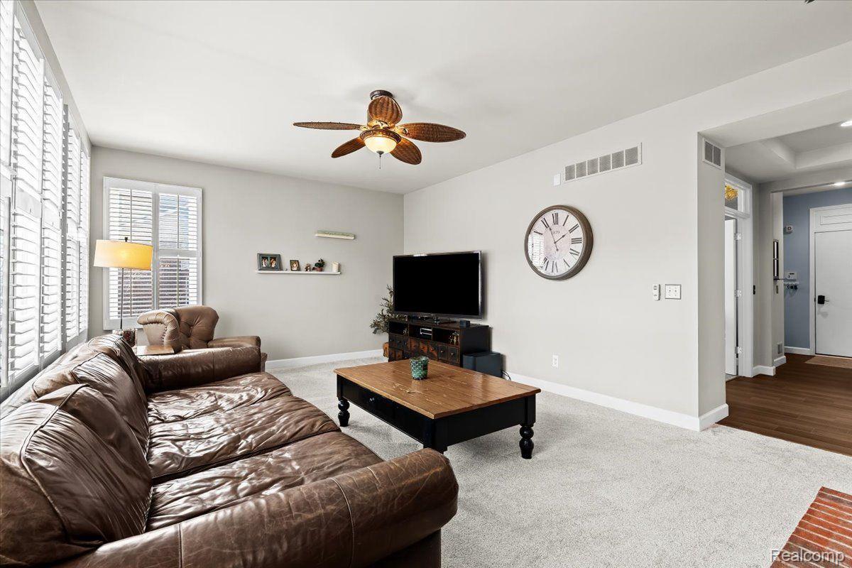 17020 CARRIAGE WAY