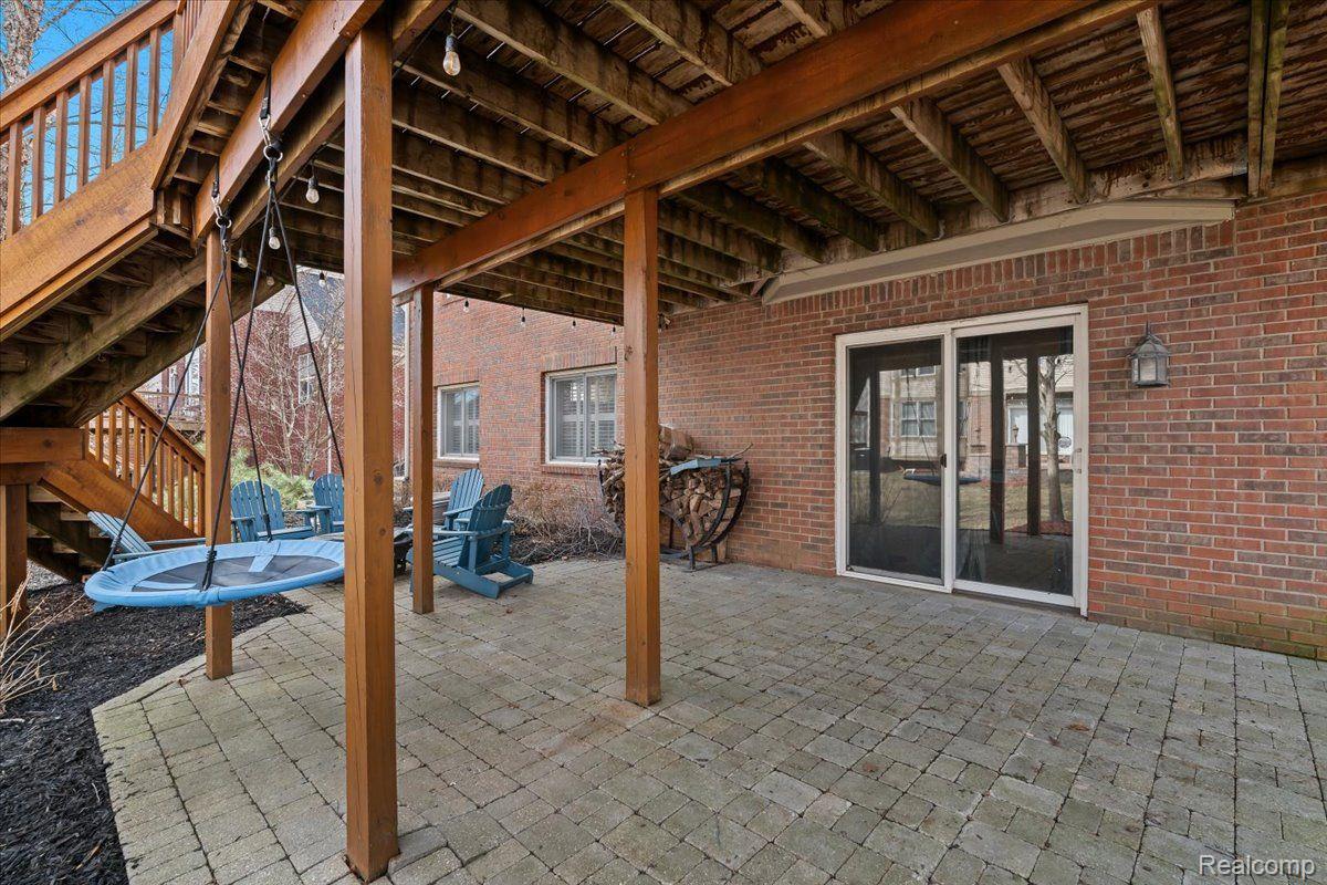 17020 CARRIAGE WAY
