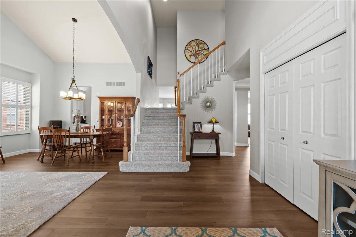 17020 CARRIAGE WAY