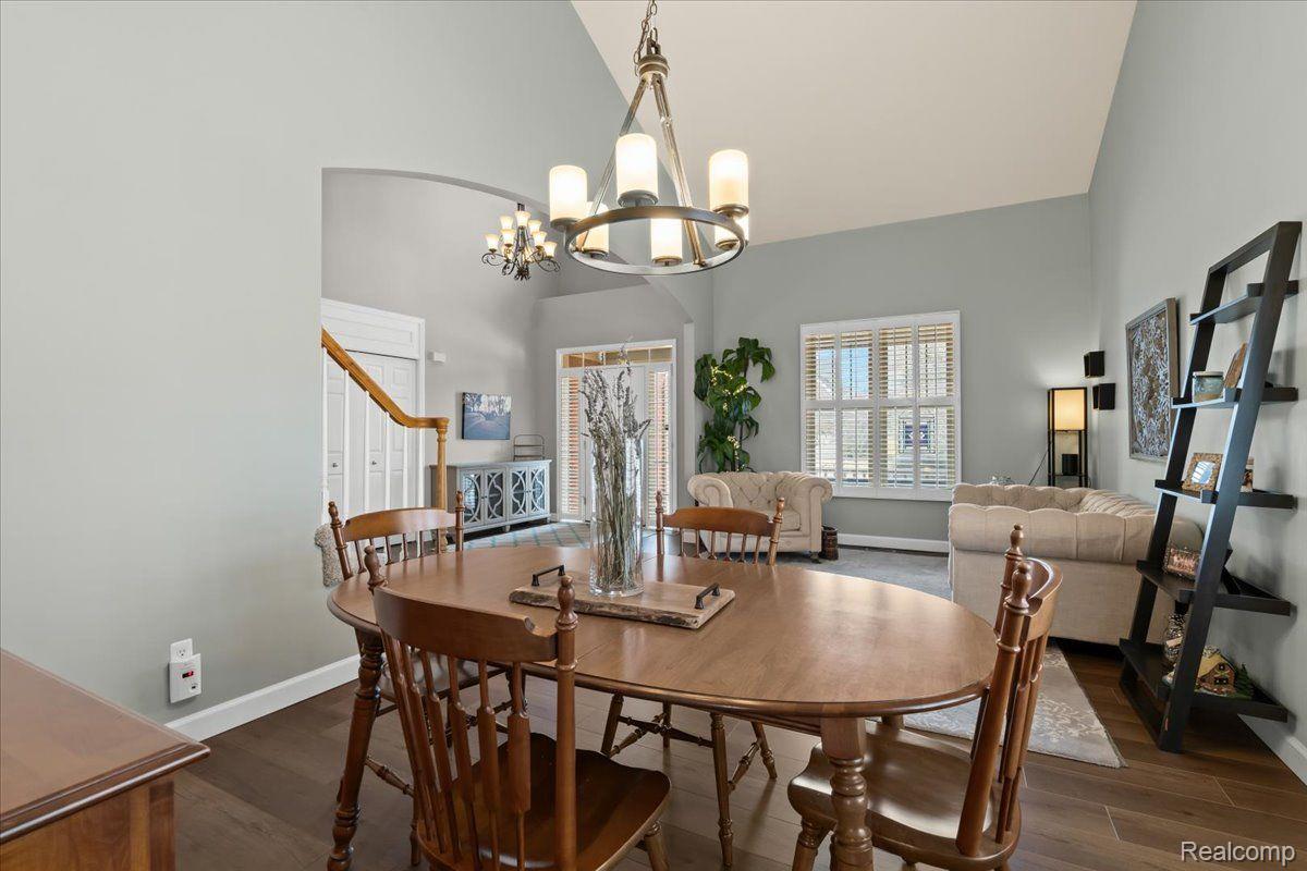 17020 CARRIAGE WAY