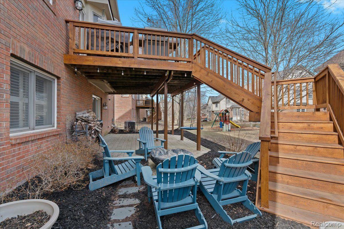17020 CARRIAGE WAY