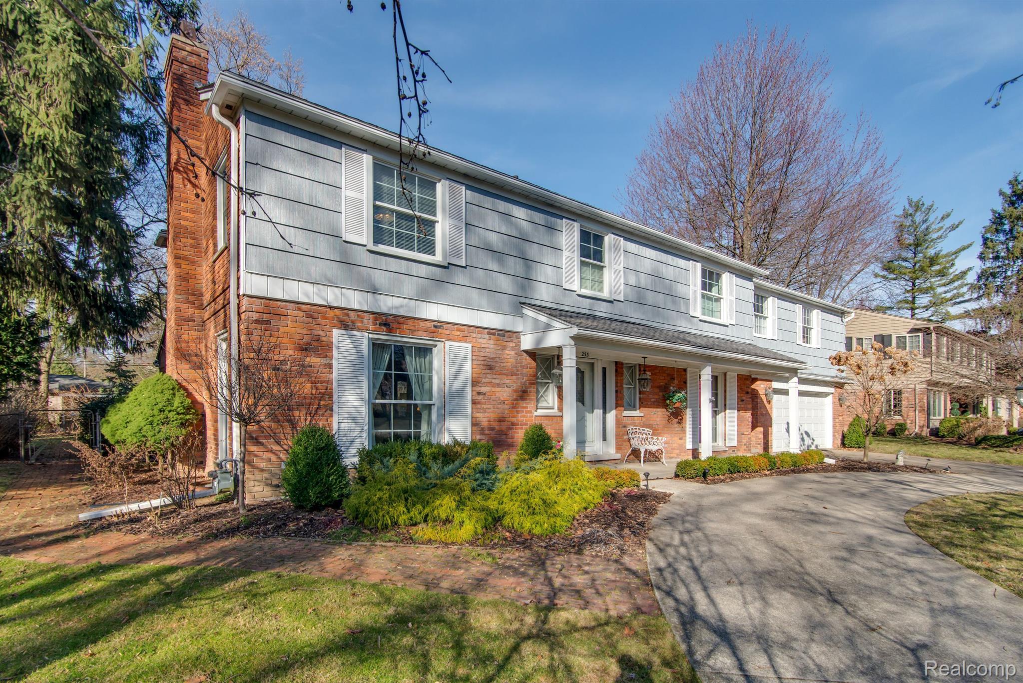 253 LAKELAND ST