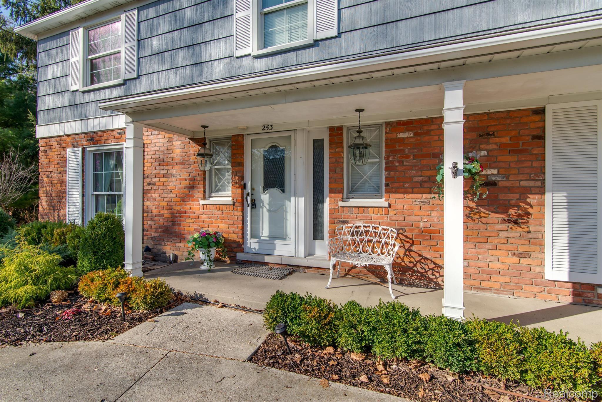 253 LAKELAND ST