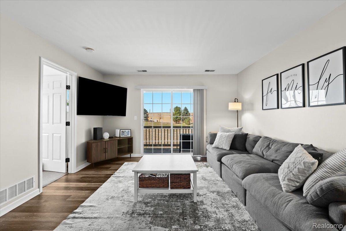 273 VICTORIA DR