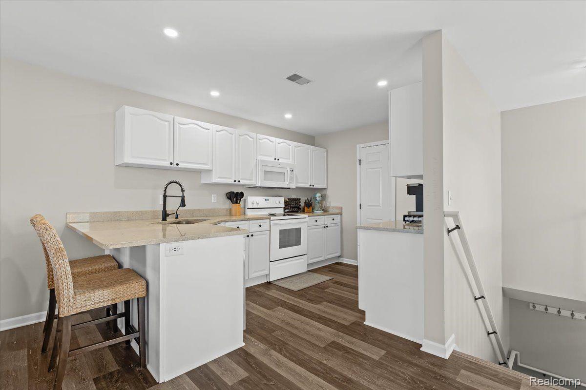 273 VICTORIA DR