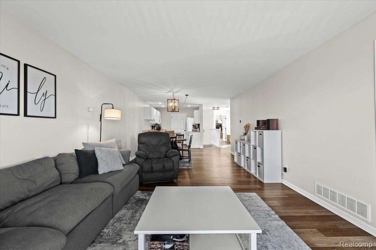 273 VICTORIA DR