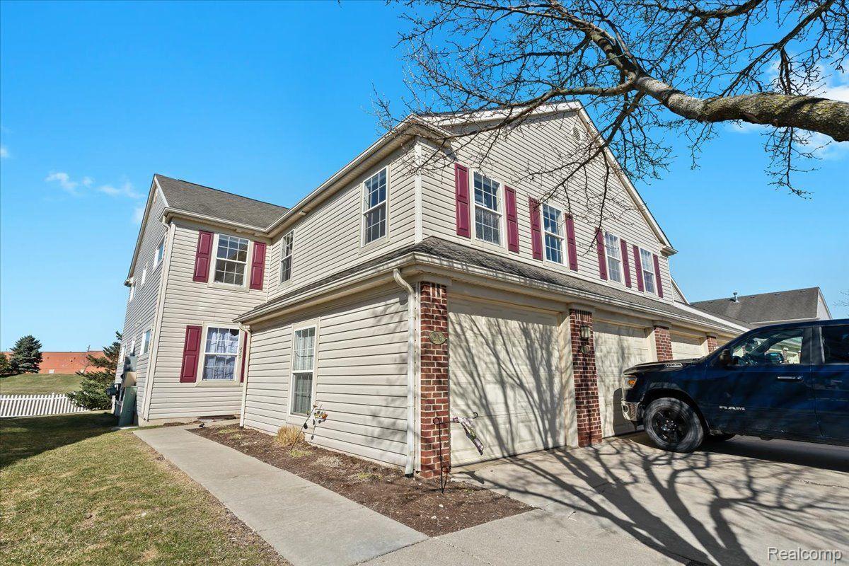 273 VICTORIA DR