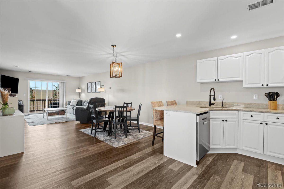 273 VICTORIA DR