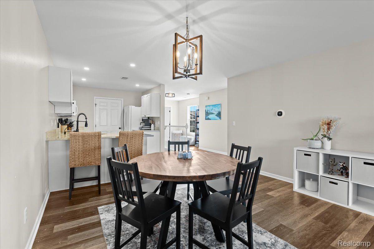 273 VICTORIA DR