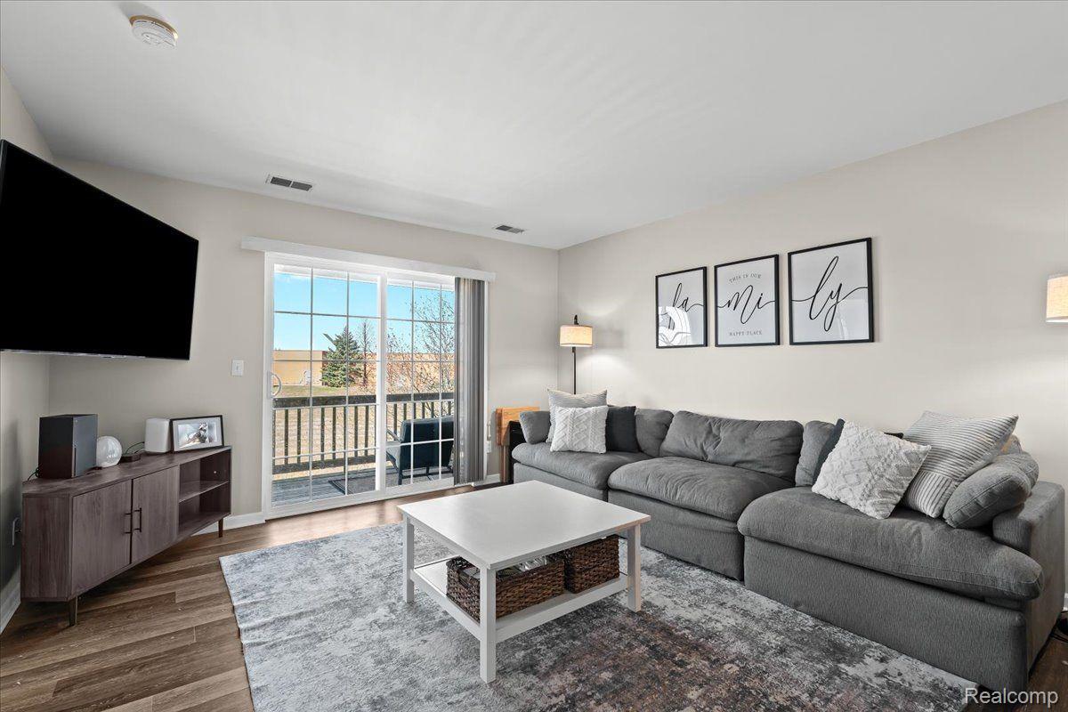 273 VICTORIA DR