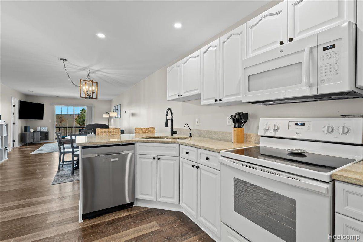 273 VICTORIA DR