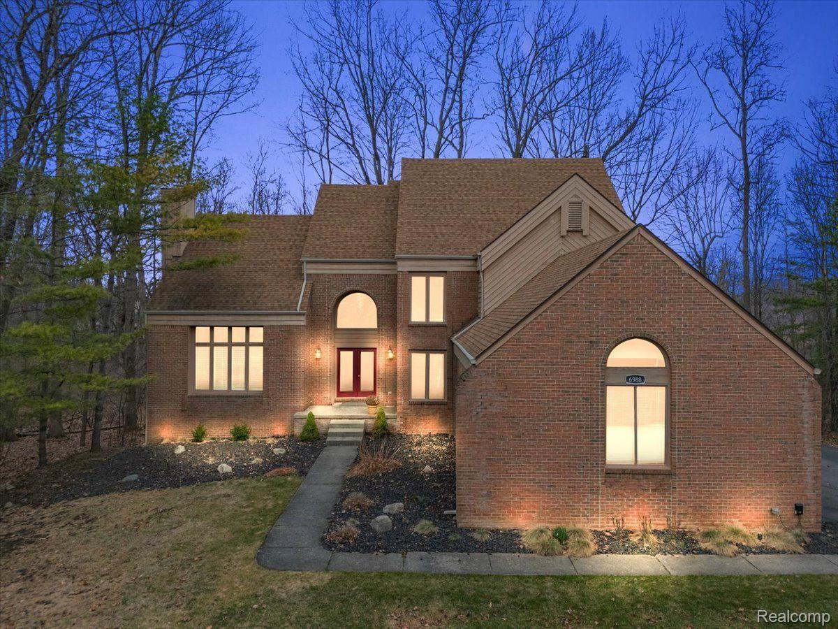 6988 LAKEMONT CIR