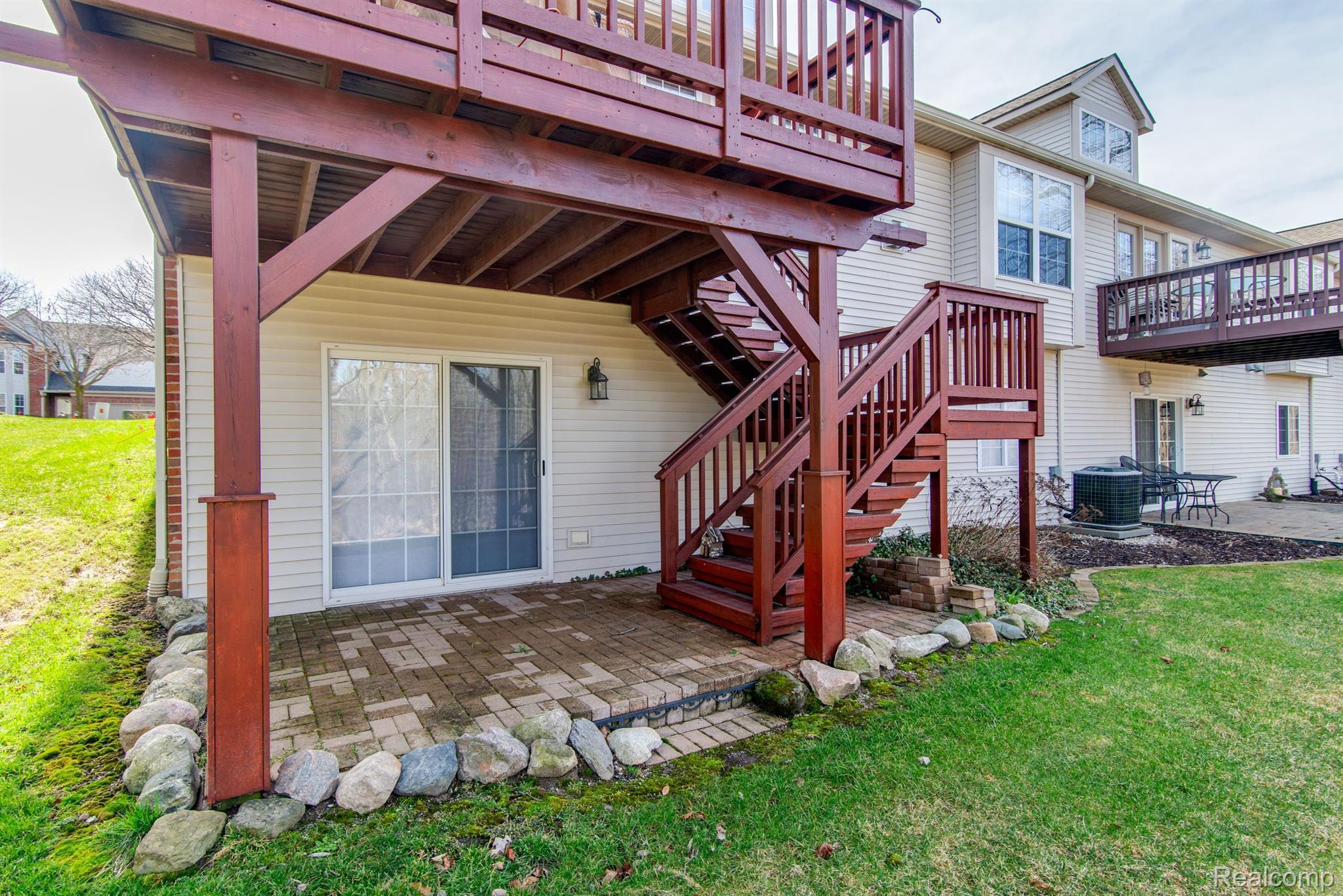 1754 GENOA CIR
