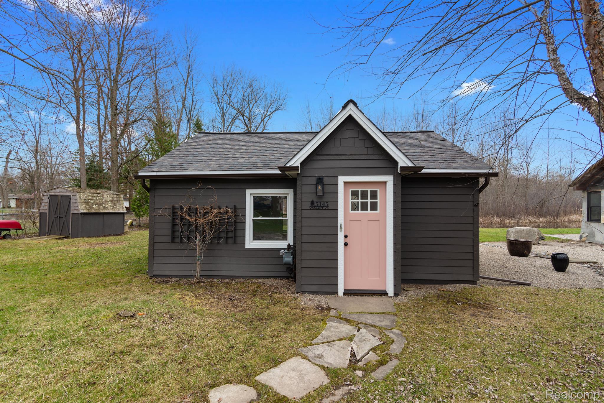 5145 OAKCLIFF DR